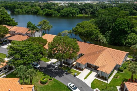 House in Boca Raton, Florida 3 bedrooms, 133.04 sq.m. № 1320718 - photo 2