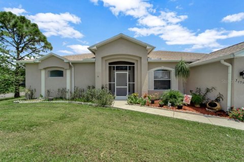 House in North Port, Florida 4 bedrooms, 215.35 sq.m. № 1317027 - photo 1