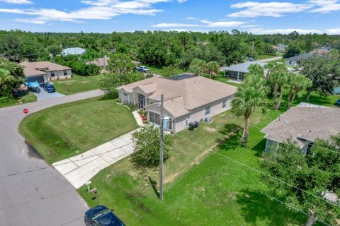 Villa ou maison à vendre à North Port, Floride: 4 chambres, 215.35 m2 № 1317027 - photo 9