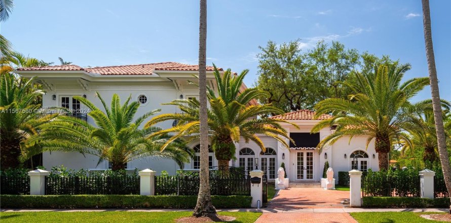 Villa ou maison à Coral Gables, Floride 6 chambres, 451.23 m2 № 1117104