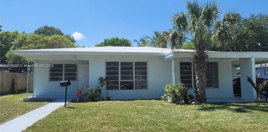 Коммерческая недвижимость в Норт-Майами-Бич, Флорида 230.68м2 № 781793