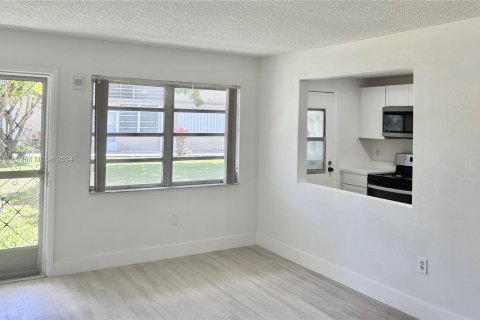 Condominio en venta en Miami Gardens, Florida, 1 dormitorio, 77.67 m2 № 1150885 - foto 8