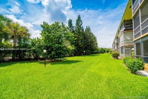 Condo in Hollywood, Florida, 1 bedroom  № 1271938 - photo 4