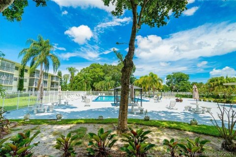 Condo in Hollywood, Florida, 1 bedroom  № 1271938 - photo 6