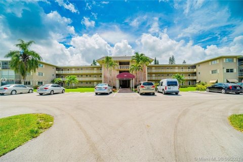 Copropriété à vendre à Hollywood, Floride: 1 chambre, 69.12 m2 № 1271938 - photo 1