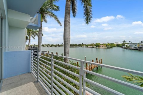 Touwnhouse à vendre à Miami Beach, Floride: 3 chambres, 202.43 m2 № 1141890 - photo 9