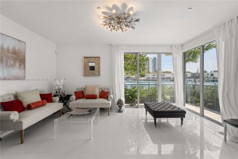 Touwnhouse à vendre à Miami Beach, Floride: 3 chambres, 202.43 m2 № 1141890 - photo 2