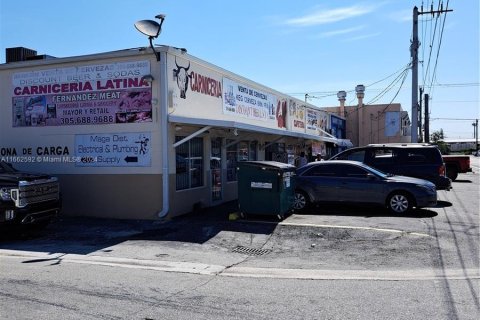 Propiedad comercial en venta en Hialeah, Florida № 1370732 - foto 2