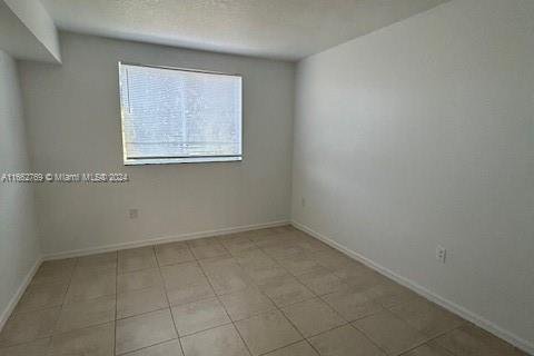 Condo in Miami Gardens, Florida, 3 bedrooms  № 1370779 - photo 12