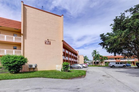 Condominio en venta en Sunrise, Florida, 1 dormitorio, 57.6 m2 № 977092 - foto 20