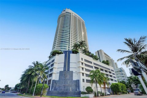 Condo in Miami Beach, Florida, 1 bedroom  № 165839 - photo 1