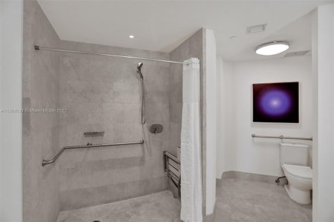 Condo in Miami Beach, Florida, 1 bedroom  № 165839 - photo 27