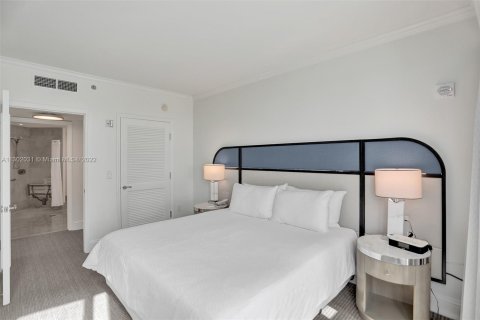 Condo in Miami Beach, Florida, 1 bedroom  № 165839 - photo 24