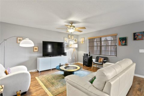 Condo in Gulfport, Florida, 2 bedrooms  № 1361057 - photo 5