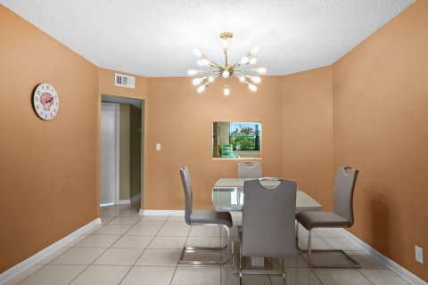 Condominio en venta en Coconut Creek, Florida, 2 dormitorios, 115.01 m2 № 1096445 - foto 17