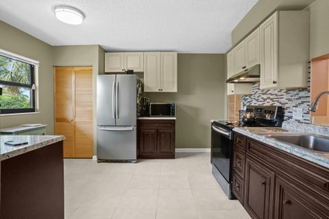 Condominio en venta en Coconut Creek, Florida, 2 dormitorios, 115.01 m2 № 1096445 - foto 20