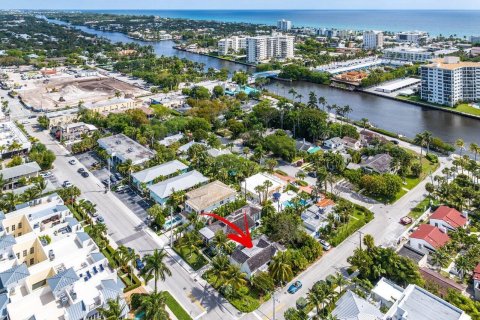 House in Delray Beach, Florida 4 bedrooms, 117.99 sq.m. № 1096402 - photo 1