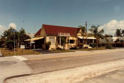 House in Delray Beach, Florida 4 bedrooms, 117.99 sq.m. № 1096402 - photo 2