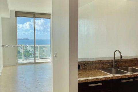 Condo in Miami, Florida, 2 bedrooms  № 1271181 - photo 2