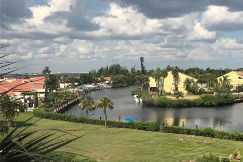 Condominio en venta en Punta Gorda, Florida, 1 dormitorio, 99.96 m2 № 1327355 - foto 1