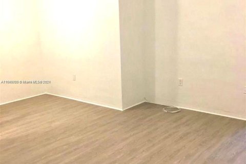 Condo in Coral Gables, Florida, 1 bedroom  № 1332073 - photo 6