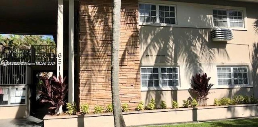 Condominio en Coral Gables, Florida, 1 dormitorio  № 1332073