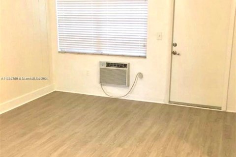 Condo in Coral Gables, Florida, 1 bedroom  № 1332073 - photo 8