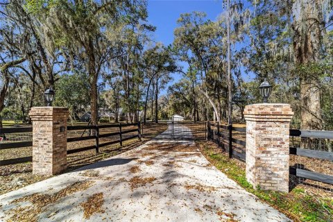 House in Ocala, Florida 3 bedrooms, 340.86 sq.m. № 1393062 - photo 10