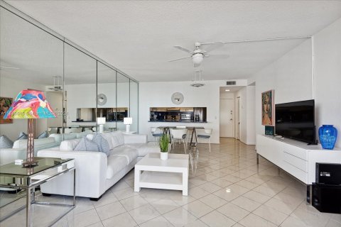 Copropriété à vendre à Hollywood, Floride: 2 chambres, 102.19 m2 № 1331171 - photo 6