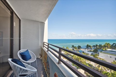 Copropriété à vendre à Hollywood, Floride: 2 chambres, 102.19 m2 № 1331171 - photo 12