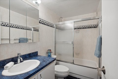 Condo in Hollywood, Florida, 2 bedrooms  № 1331171 - photo 11