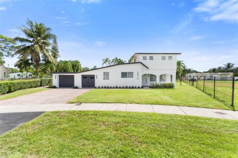 Villa ou maison à vendre à Lauderhill, Floride: 4 chambres, 224.82 m2 № 1374371 - photo 2