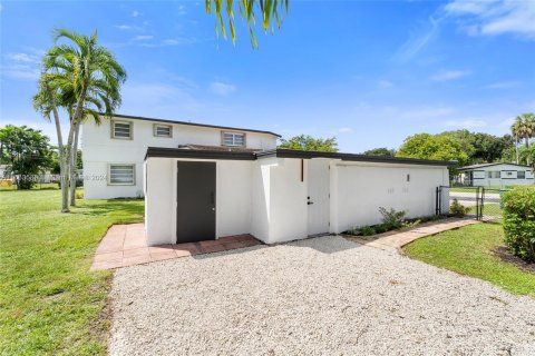 Villa ou maison à vendre à Lauderhill, Floride: 4 chambres, 224.82 m2 № 1374371 - photo 25