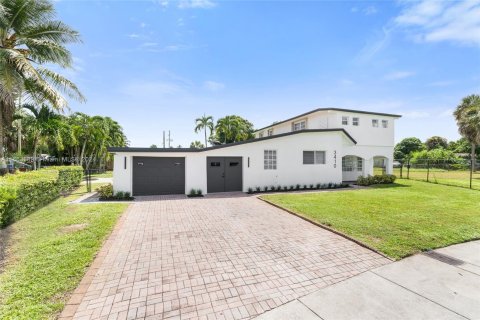 Villa ou maison à vendre à Lauderhill, Floride: 4 chambres, 224.82 m2 № 1374371 - photo 1