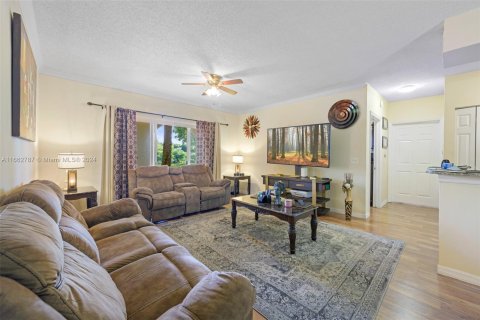 Condo in Miramar, Florida, 1 bedroom  № 1374324 - photo 4