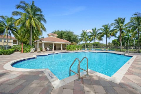 Condo in Miramar, Florida, 1 bedroom  № 1374324 - photo 25