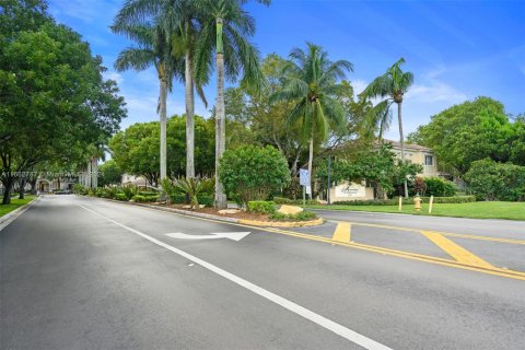 Condo in Miramar, Florida, 1 bedroom  № 1374324 - photo 28