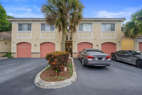 Condo in Miramar, Florida, 1 bedroom  № 1374324 - photo 1