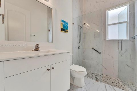 Casa en venta en Miami, Florida, 3 dormitorios, 183.95 m2 № 1374370 - foto 14