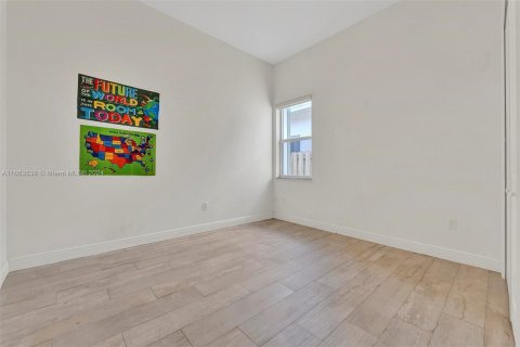 Casa en venta en Miami, Florida, 3 dormitorios, 183.95 m2 № 1374370 - foto 15