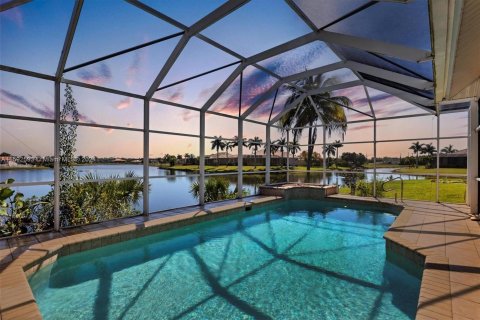 Villa ou maison à vendre à Punta Gorda, Floride: 3 chambres, 211.54 m2 № 1290844 - photo 1