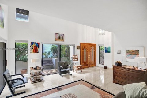 House in Coral Gables, Florida 4 bedrooms, 276.57 sq.m. № 1290845 - photo 4