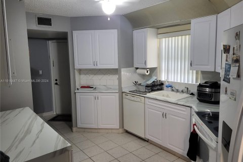 Condo in Plantation, Florida, 2 bedrooms  № 1290847 - photo 2