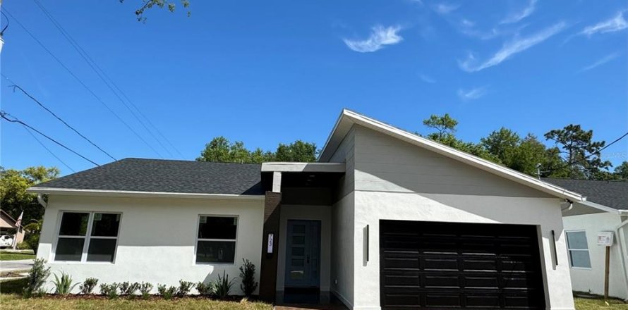 House in Tampa, Florida 4 bedrooms, 179.95 sq.m. № 1113791