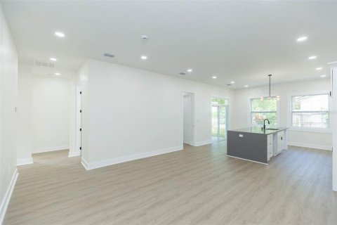 Casa en venta en Tampa, Florida, 4 dormitorios, 179.95 m2 № 1113791 - foto 6