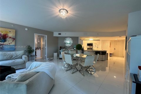 Condominio en venta en Sunny Isles Beach, Florida, 3 dormitorios, 134.52 m2 № 1153401 - foto 10