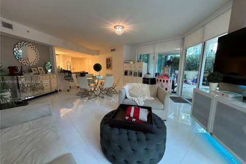 Condominio en venta en Sunny Isles Beach, Florida, 3 dormitorios, 134.52 m2 № 1153401 - foto 11