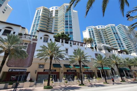 Condominio en venta en Sunny Isles Beach, Florida, 3 dormitorios, 134.52 m2 № 1153401 - foto 2