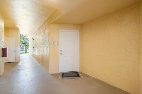 Condominio en venta en Palm Beach Gardens, Florida, 1 dormitorio, 81.57 m2 № 851783 - foto 24