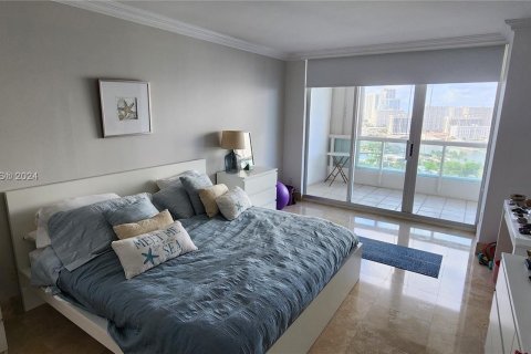 Condo in Aventura, Florida, 3 bedrooms  № 1351729 - photo 8